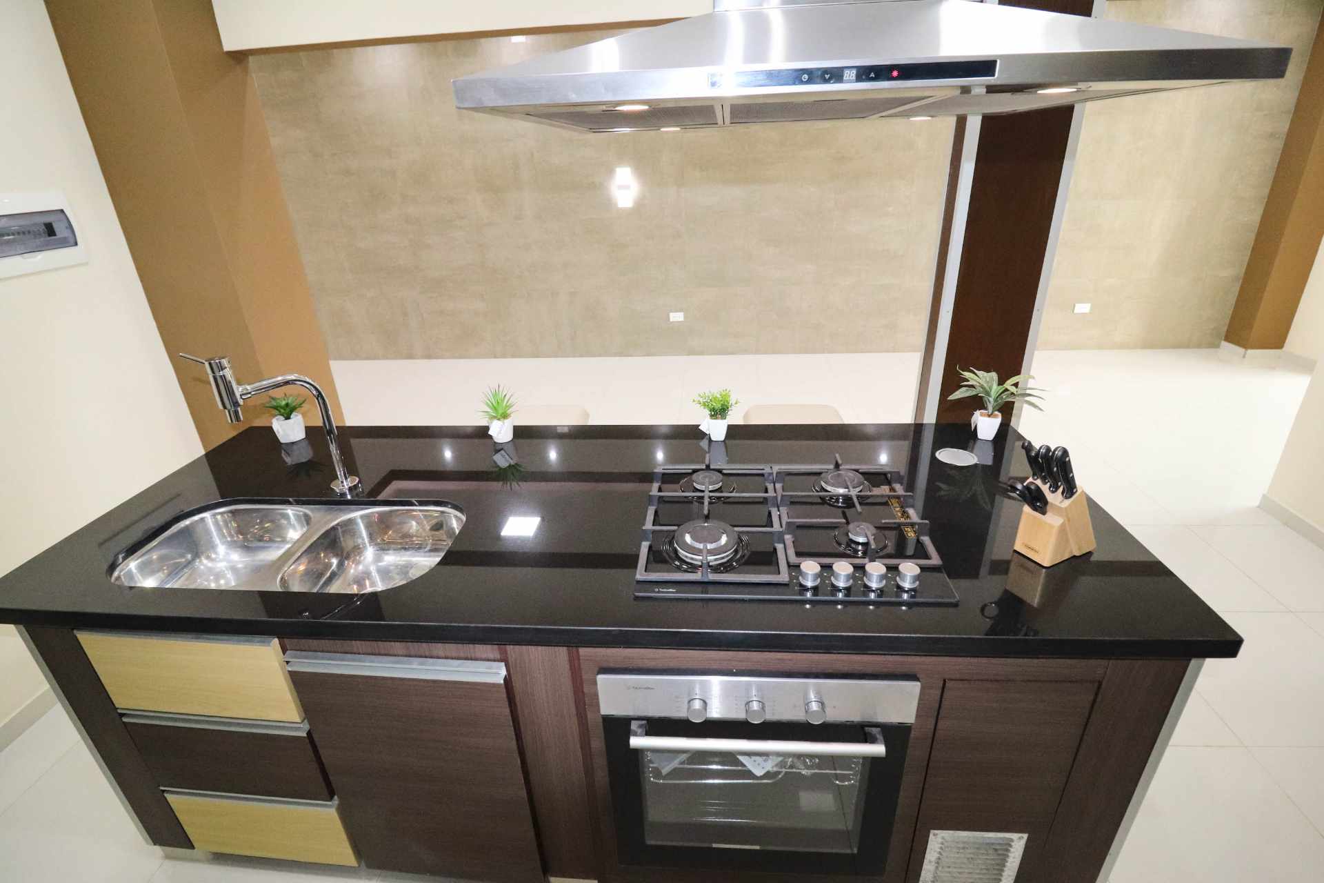 Casa en Entre 7mo y 8vo anillo Sur en Santa Cruz de la Sierra 4 dormitorios 3 baños 2 parqueos Foto 5