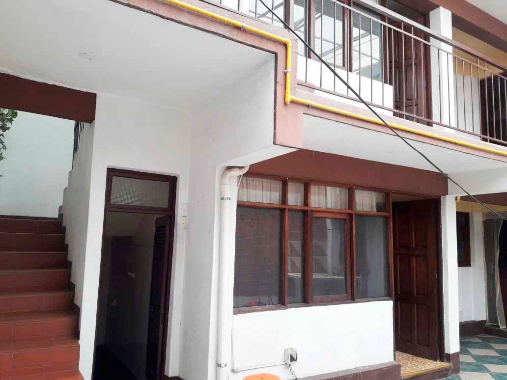 Casa en Sudoeste en Cochabamba 8 dormitorios 5 baños  Foto 4