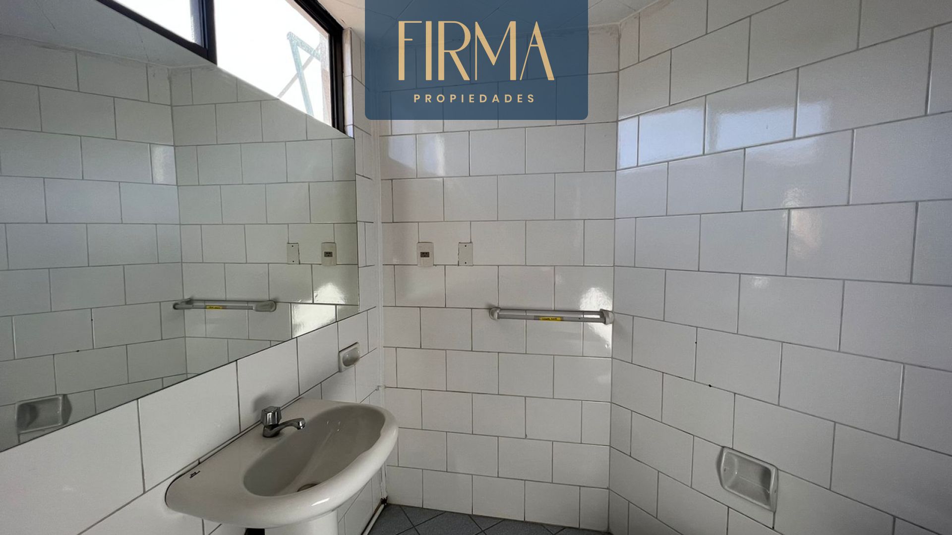 Oficina en AlquilerALQUILA ESTA OFICINA EN AV. 6 DE AGOSTO 6 dormitorios 2 baños 1 parqueos Foto 2