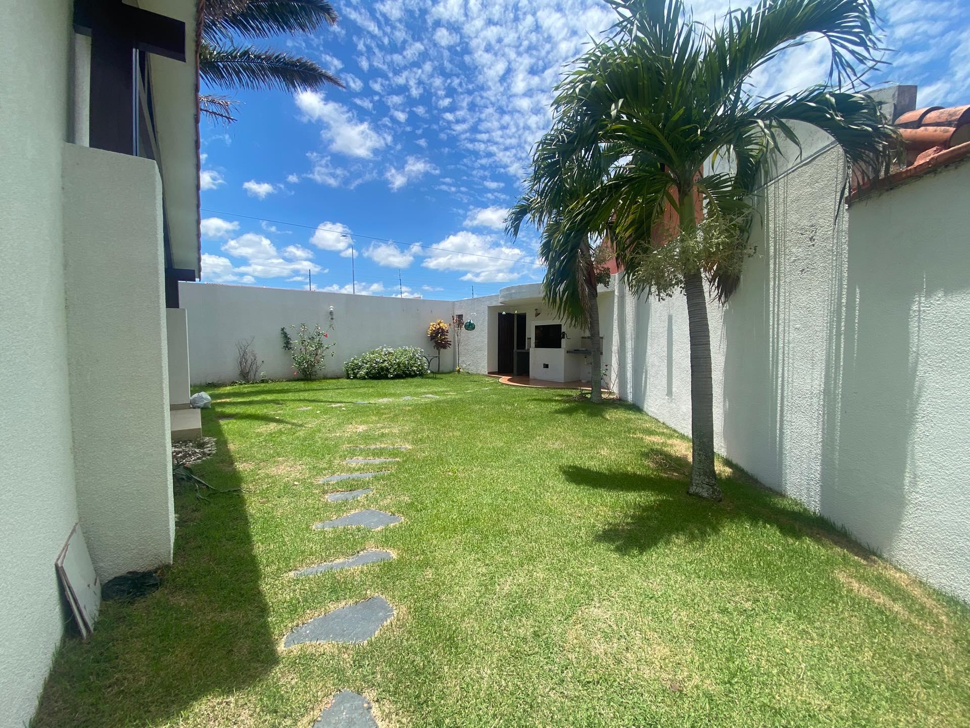 Casa en Entre 8vo y 9no anillo Norte en Santa Cruz de la Sierra 4 dormitorios 4 baños 2 parqueos Foto 4