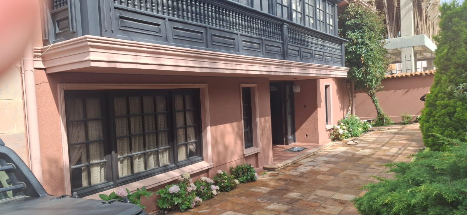 Casa en Los Pinos en La Paz 4 dormitorios 6 baños 4 parqueos Foto 2