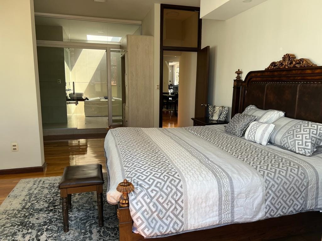 Departamento en Calacoto en La Paz 3 dormitorios 5 baños 1 parqueos Foto 14