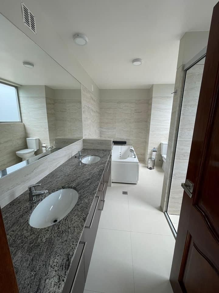 En Alquiler a $us 1,500 Foto 11