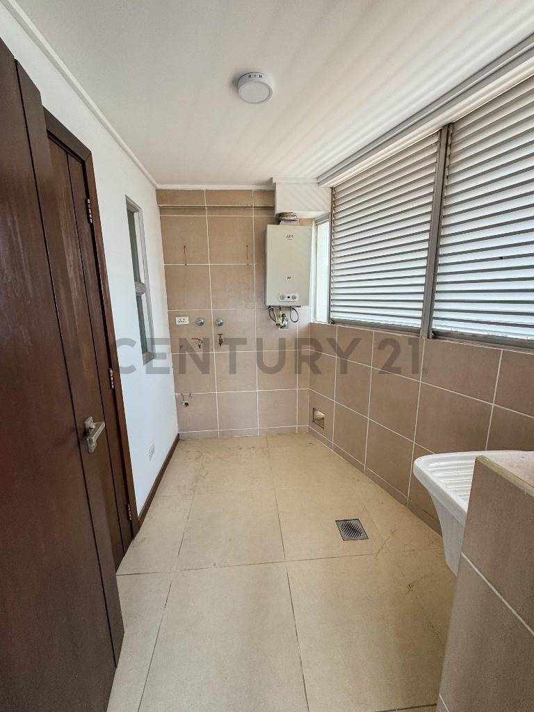 Departamento Urbari, 2 cuadras del 2do anillo Foto 3