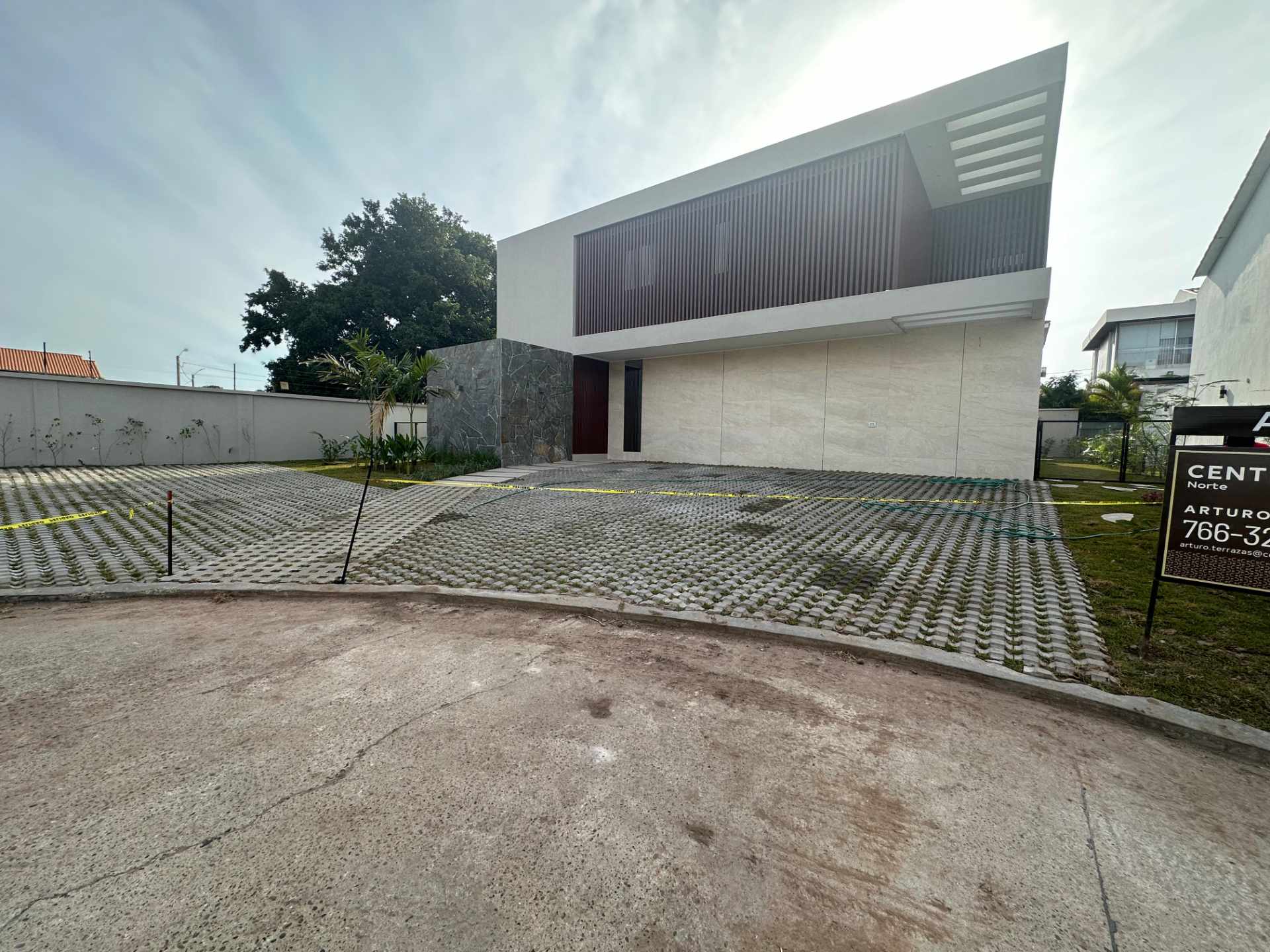 Casa en Urubó en Santa Cruz de la Sierra 4 dormitorios 5 baños 6 parqueos Foto 11