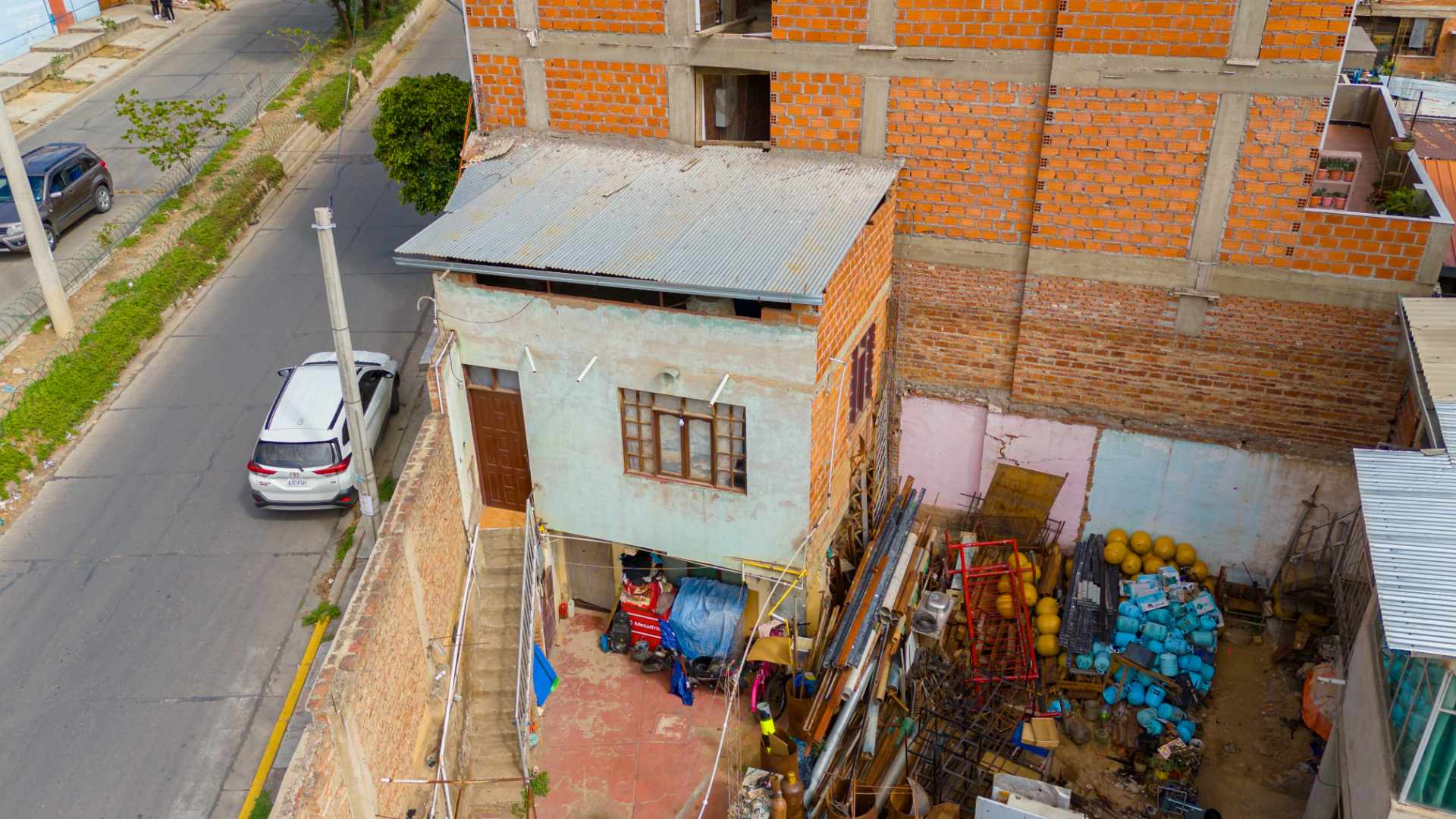 Casa  Av. Los Andes, Esq. Calle Libertad (Av. Siglo XX), a 1 cuadra del Biblioavión de la Av. Suecia. Foto 8