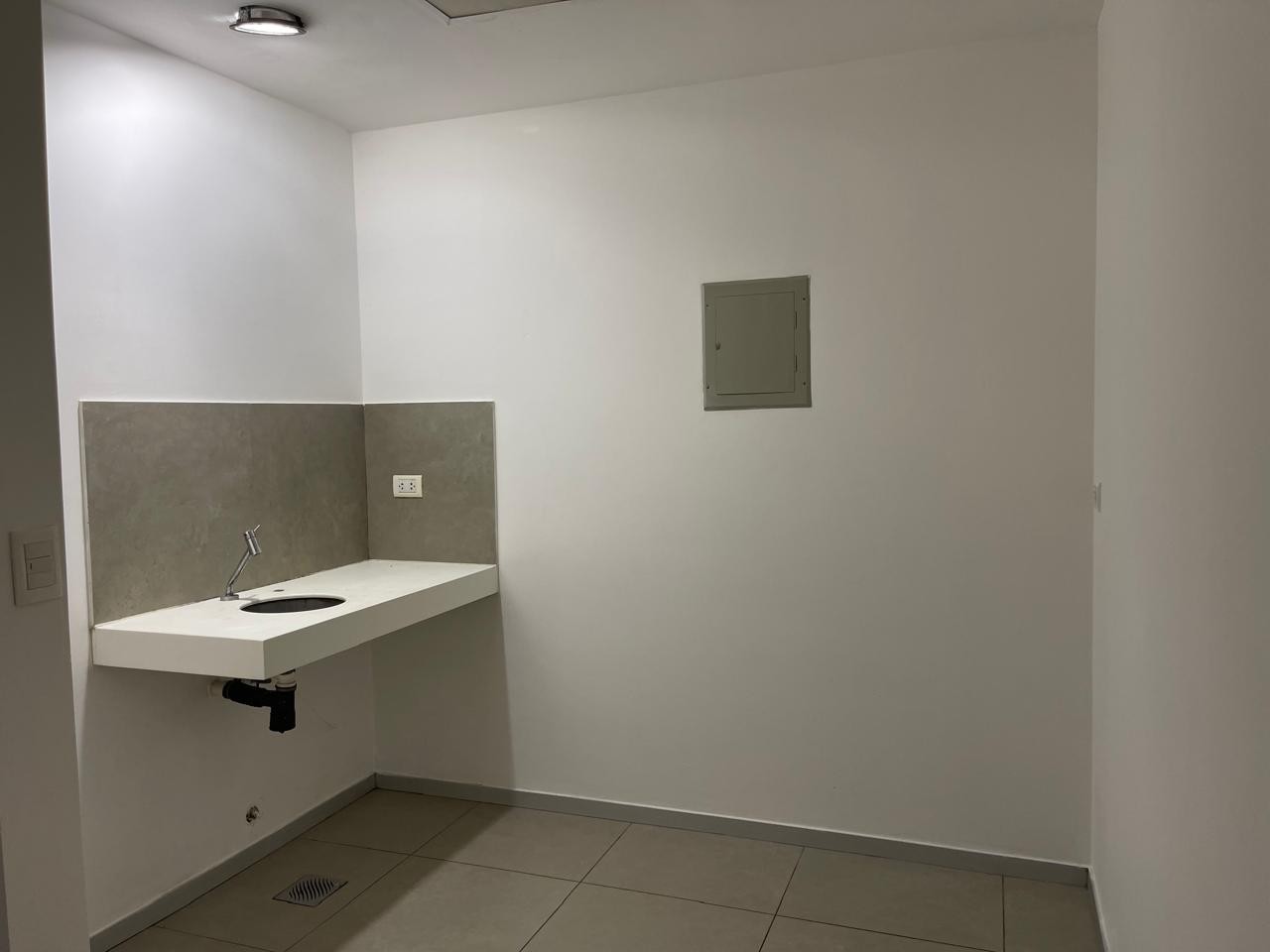 Oficina en Alquiler★¿Está Buscando más Prestigio para su Empresa? ★ Esta oficina en la Torre Dúo, es la solución. Foto 10