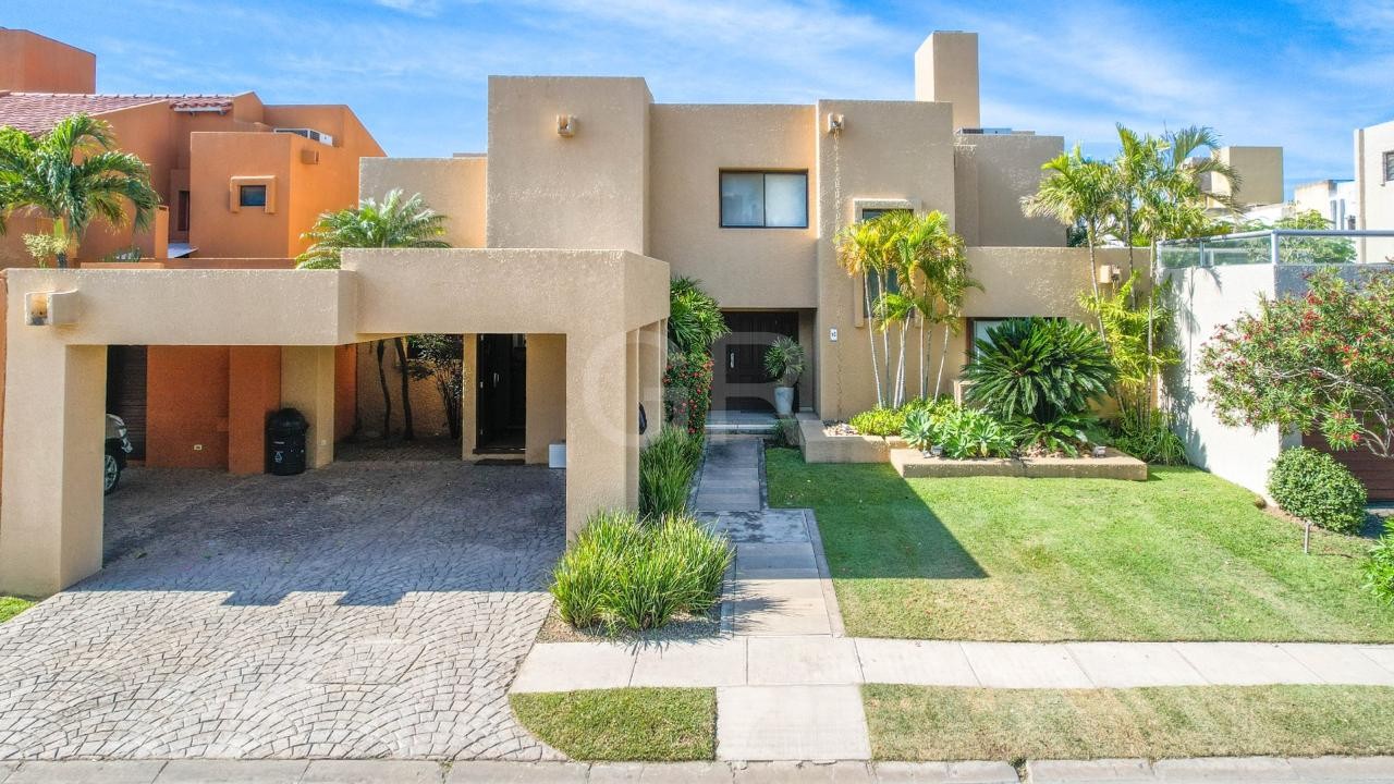 Casa en VentaCASA EN VENTA COND.LA HACIENDA II 5to ANILLO AV.BENI 4 dormitorios 5 baños 4 parqueos Foto 1