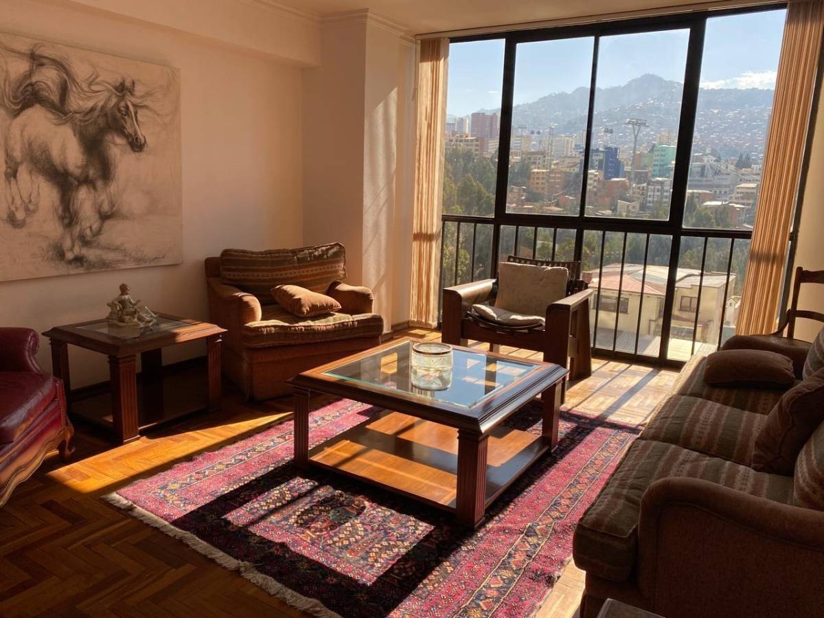 Departamento en San Jorge en La Paz 4 dormitorios 4 baños 1 parqueos Foto 10