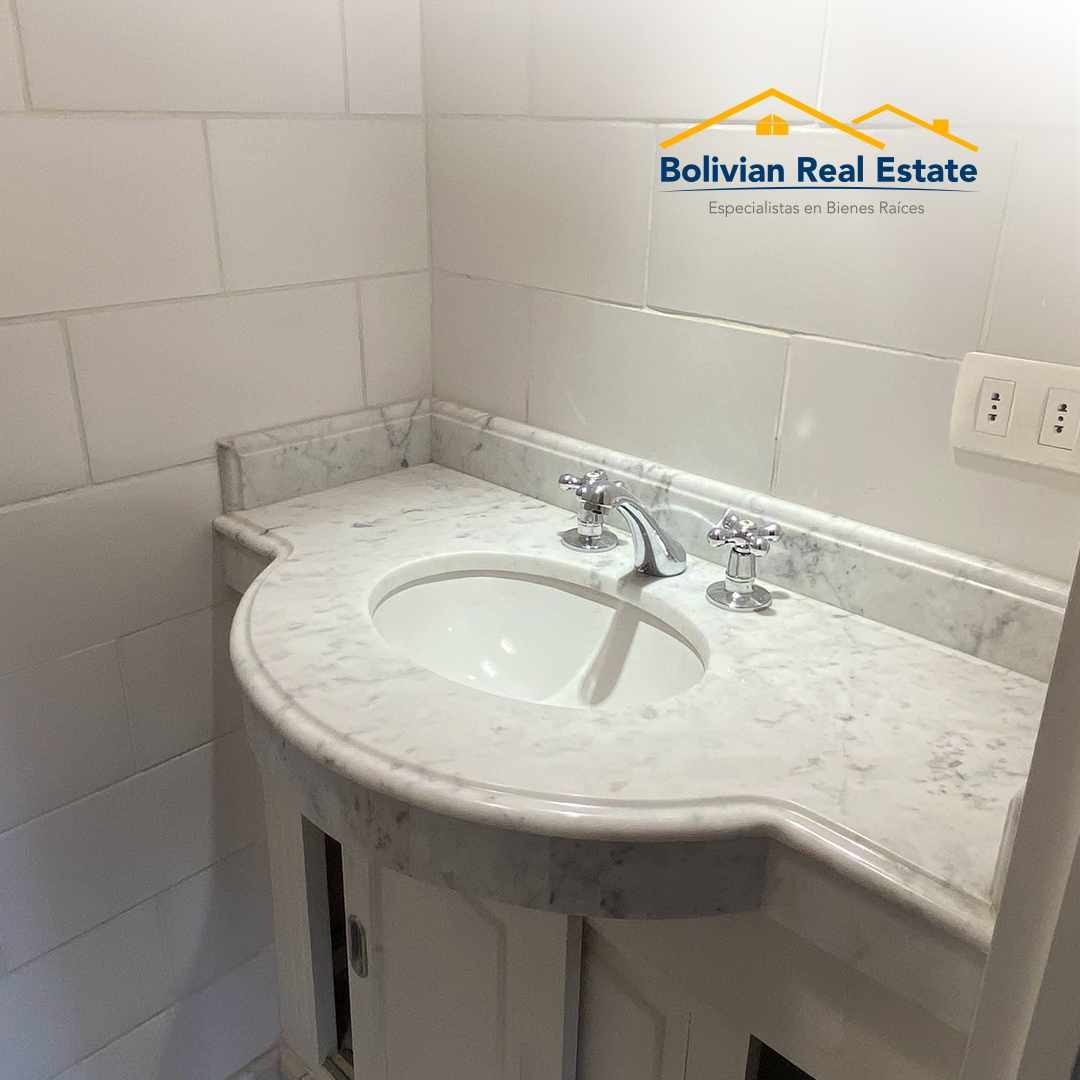 Departamento en VentaDEPARTAMENTO DE 2 DORMITORIOS EN VENTA SOBRE LA AV. ARCE 2 dormitorios 2 baños 1 parqueos Foto 9