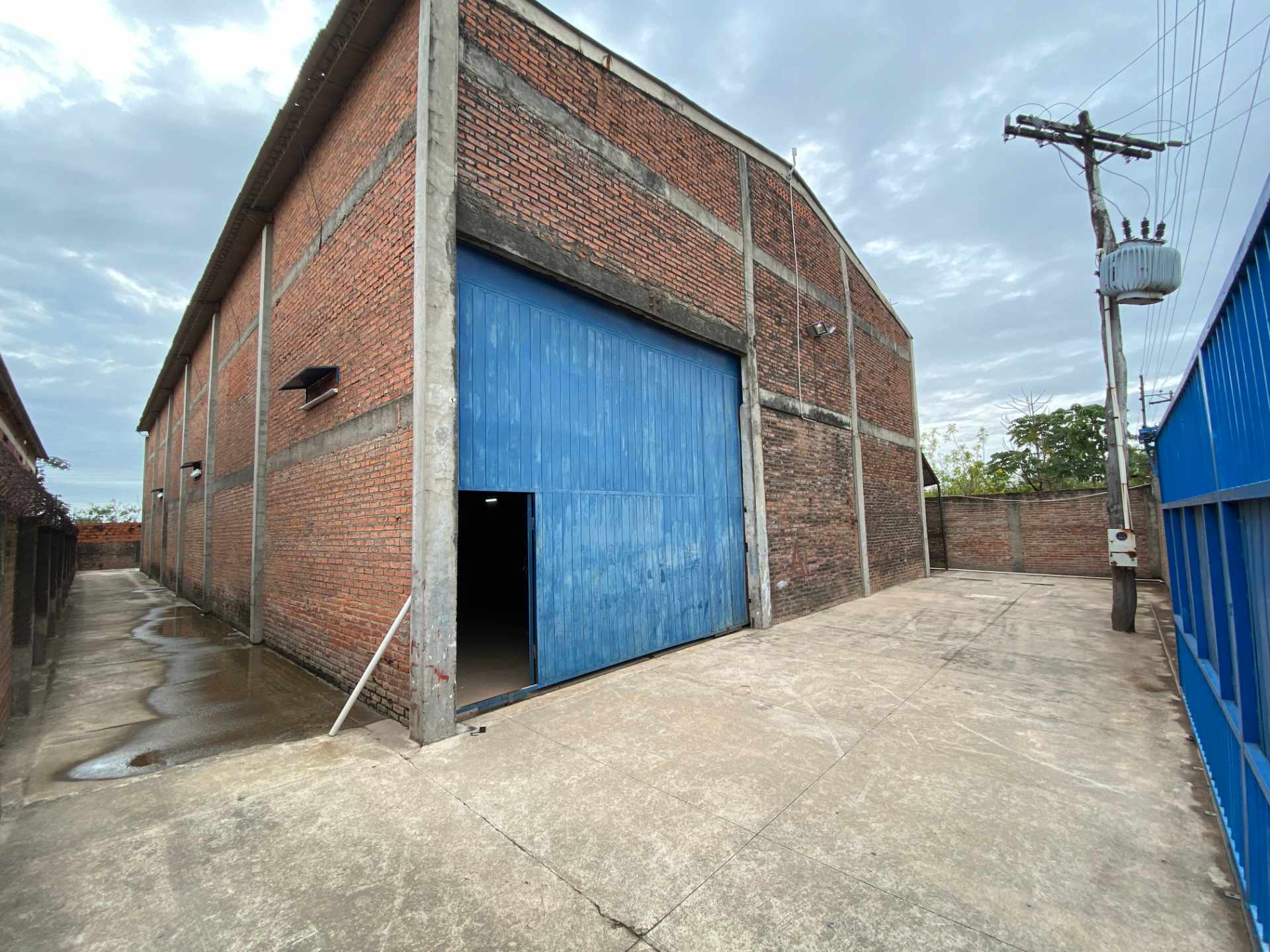 Galpón en VentaParque Industrial entre 6to y 7mo anillo atrás de Coca Cola.  Foto 4
