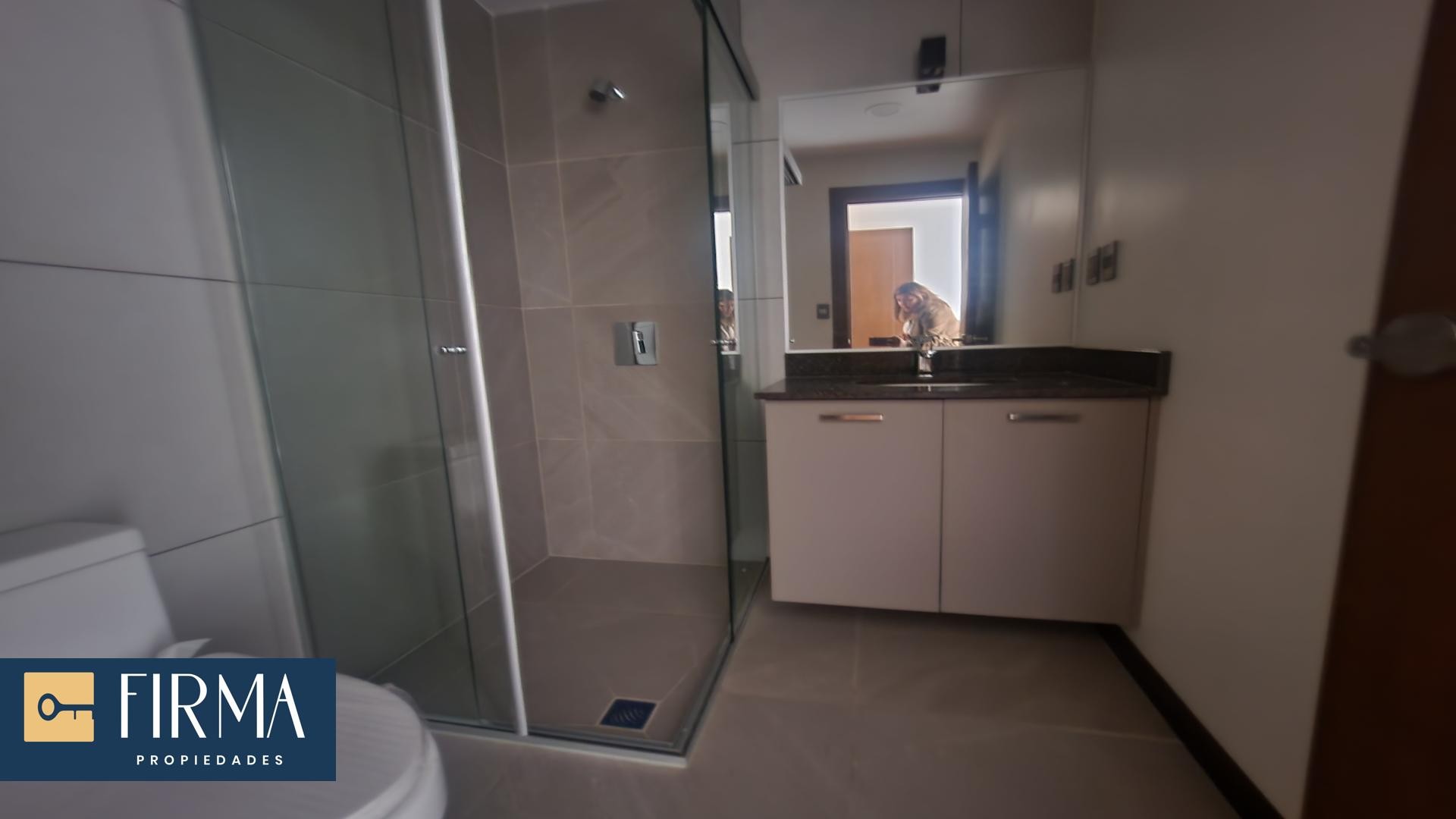 Departamento en VentaDEPARTAMENTO DE LUJO CON BALCONES EN OBRAJES 3 dormitorios 4 baños 1 parqueos Foto 10