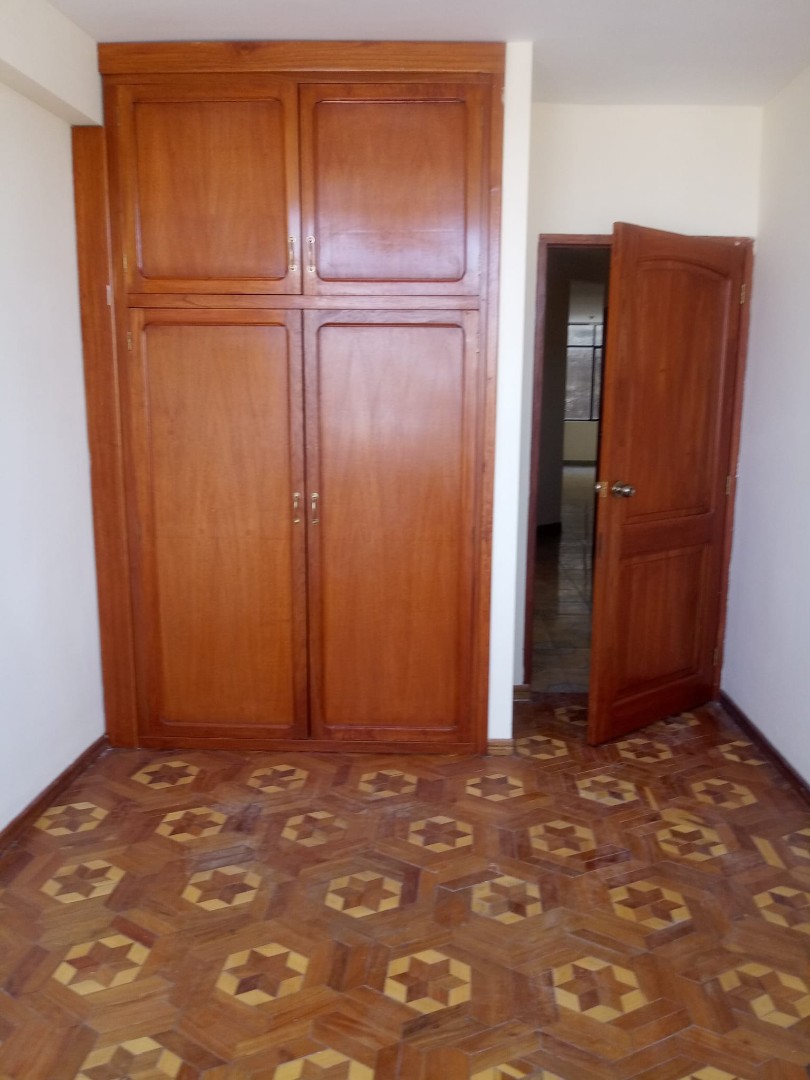 En Alquiler a $us 400 Foto 1