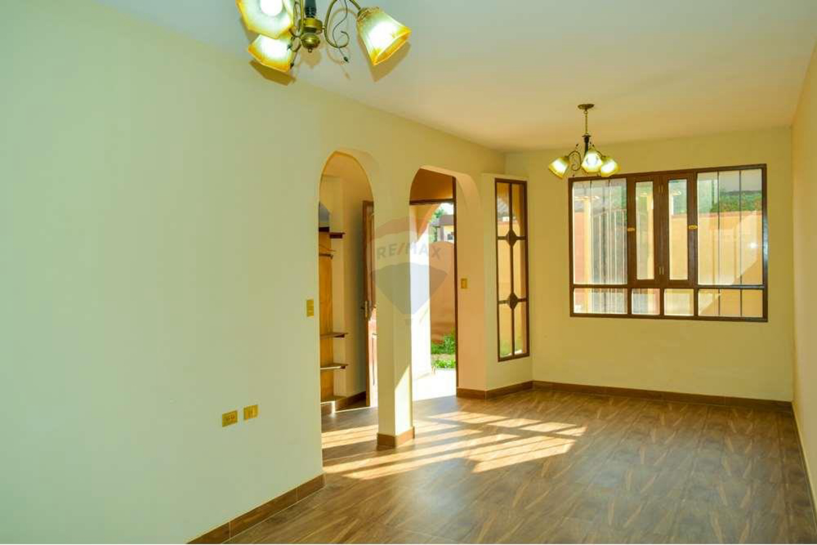 Casa en VentaCASA EN VENTA A SOLO 729.800Bs 3 dormitorios 2 baños 2 parqueos Foto 2