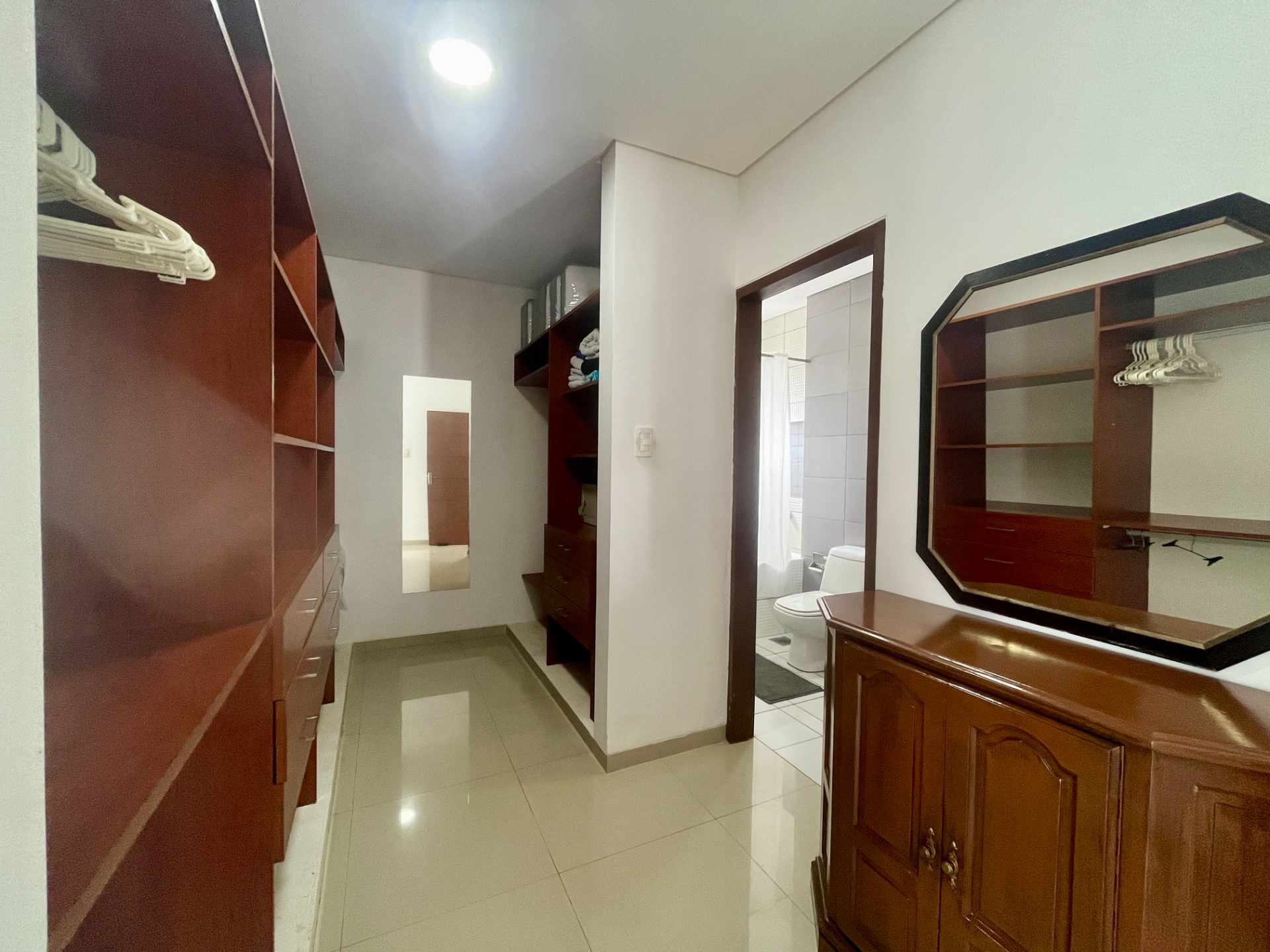 Casa en Entre 3er y 4to anillo Oeste en Santa Cruz de la Sierra 3 dormitorios 3 baños 2 parqueos Foto 12