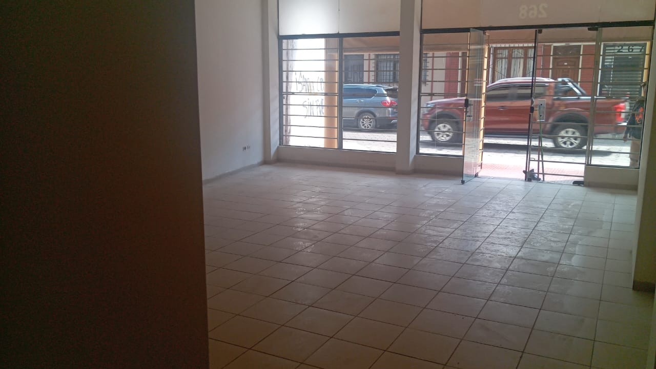 Local comercial en Centro en Santa Cruz de la Sierra  1 baños  Foto 4