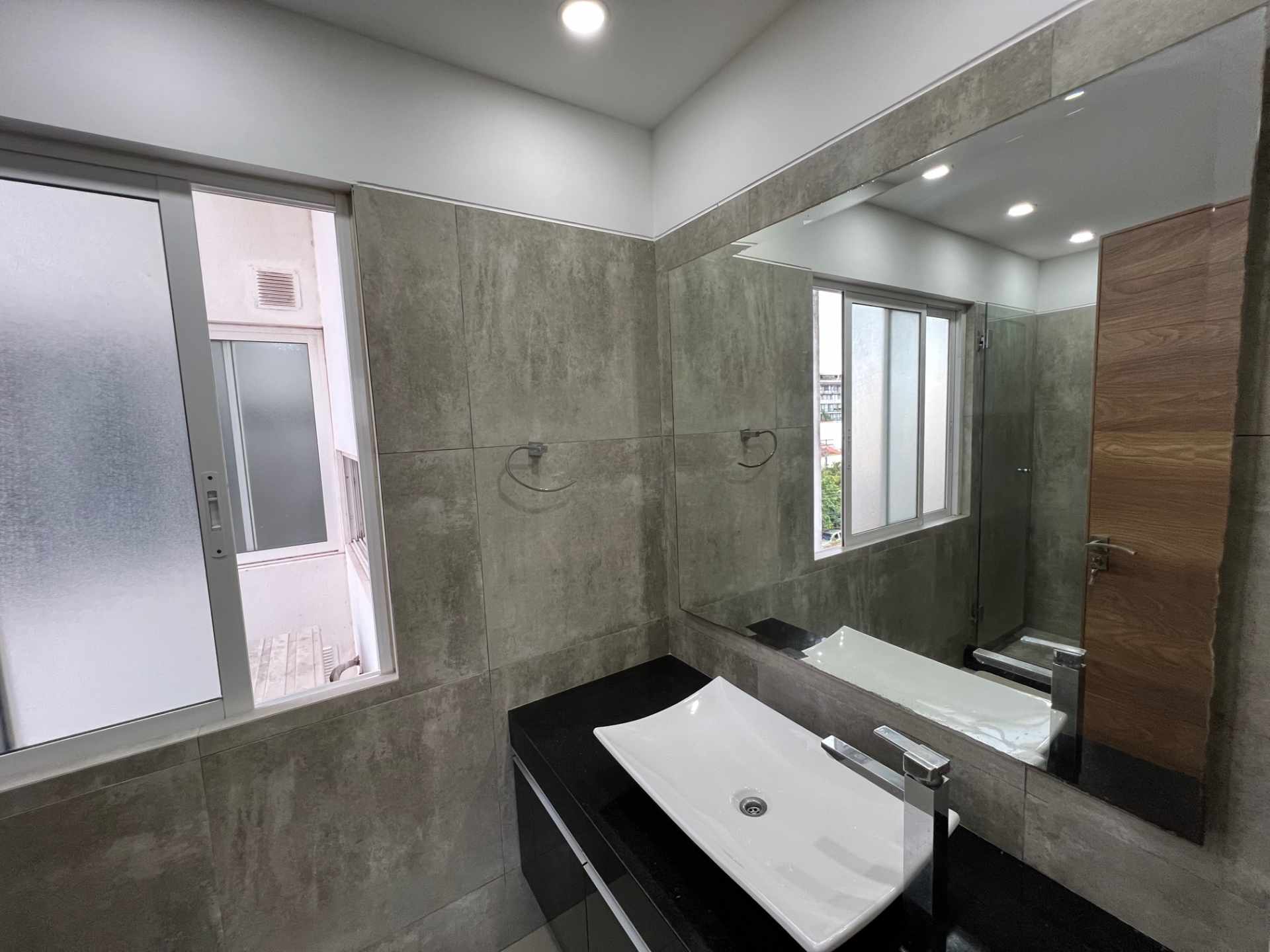 Departamento en AlquilerCondominio La Boutique, Equipetrol, 2do. y 3er. Anillo, cerca de todo.  2 dormitorios 2 baños 1 parqueos Foto 6