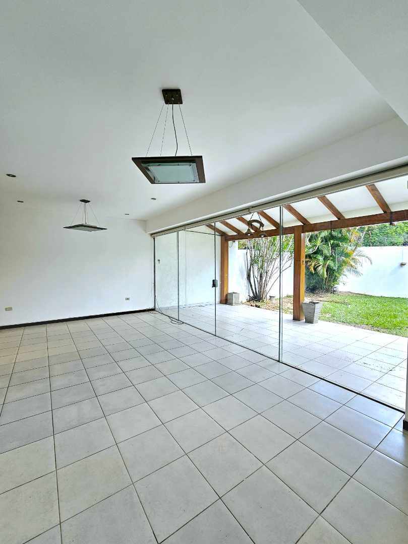 Casa en Entre 5to y 6to anillo Norte en Santa Cruz de la Sierra 3 dormitorios 3 baños 2 parqueos Foto 23