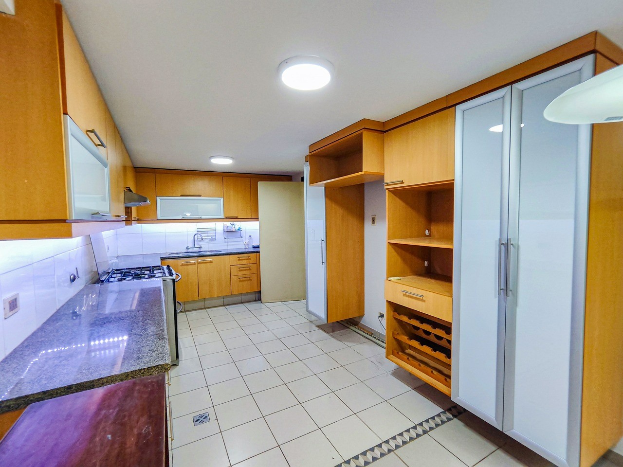 Casa en AlquilerCond. La Hacienda I, 5to. Anillo entre Av. Banzer y Av. Beni 4 dormitorios 3 baños 1 parqueos Foto 15