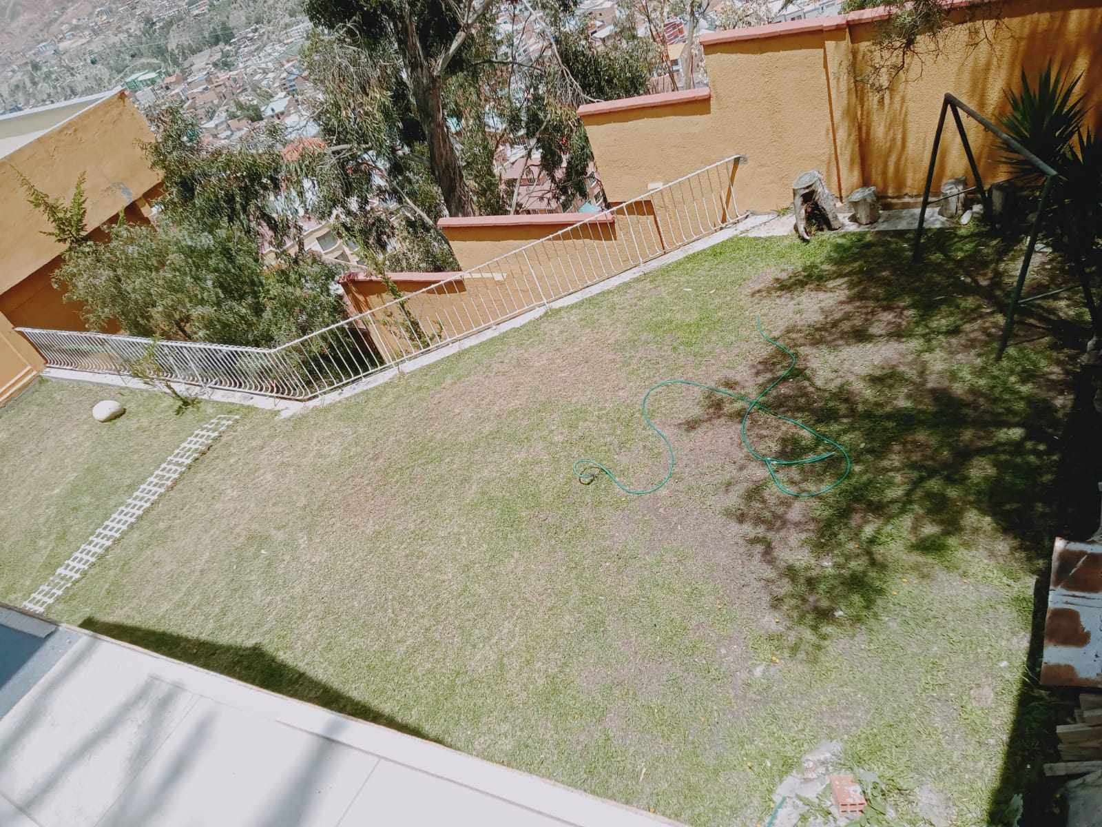 Casa en San Alberto en La Paz 4 dormitorios 6 baños 2 parqueos Foto 3