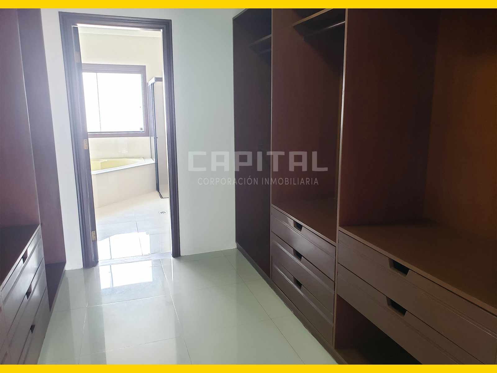 En Alquiler a $us 2,400 Foto 19