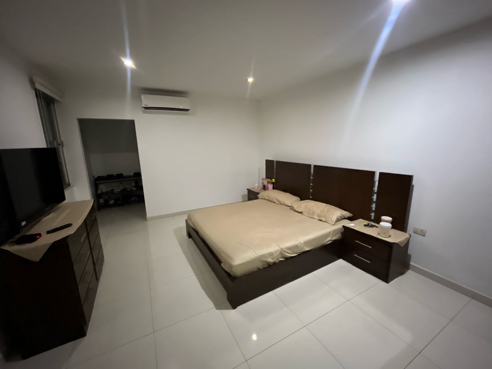 Casa en VentaZONA NORTE Y AV. BENI. 4TO ANILLO! 4 dormitorios 4 baños 3 parqueos Foto 5