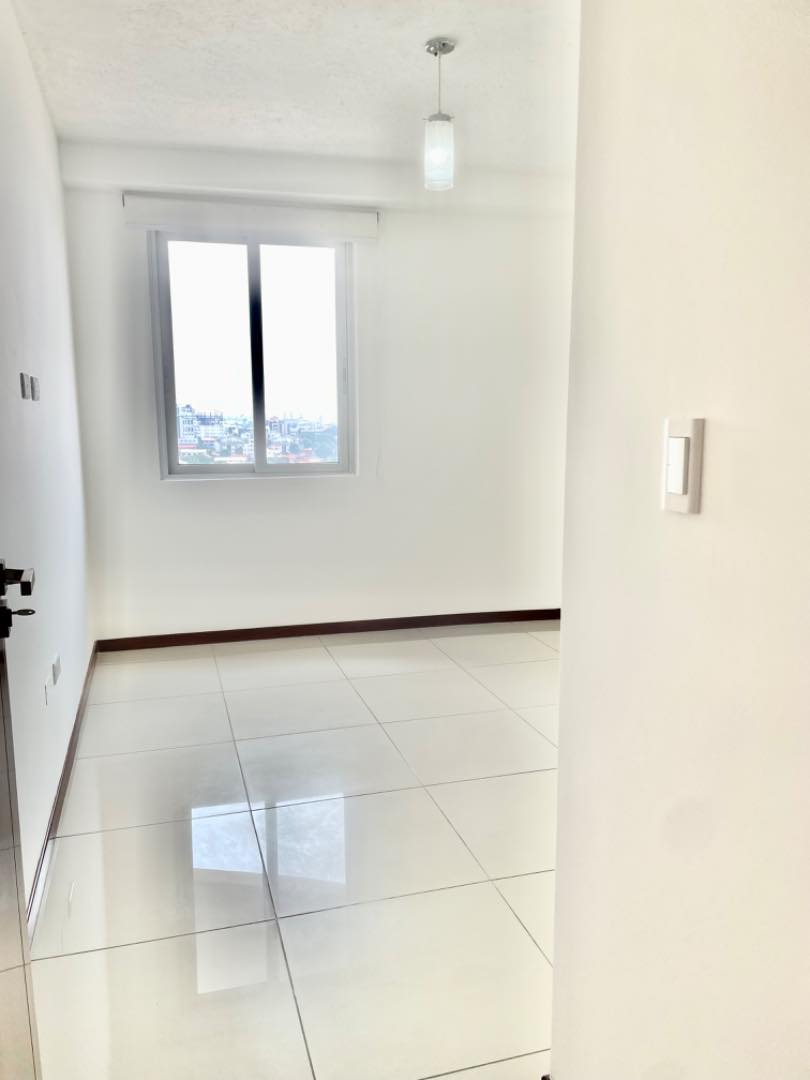 Departamento en Entre 2do y 3er anillo Norte en Santa Cruz de la Sierra 2 dormitorios 2 baños 1 parqueos Foto 15