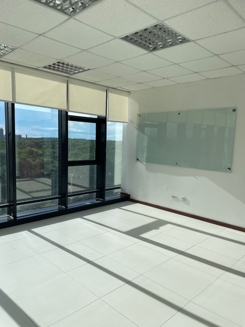 Oficina en Sirari en Santa Cruz de la Sierra 2 dormitorios 2 baños 3 parqueos Foto 7