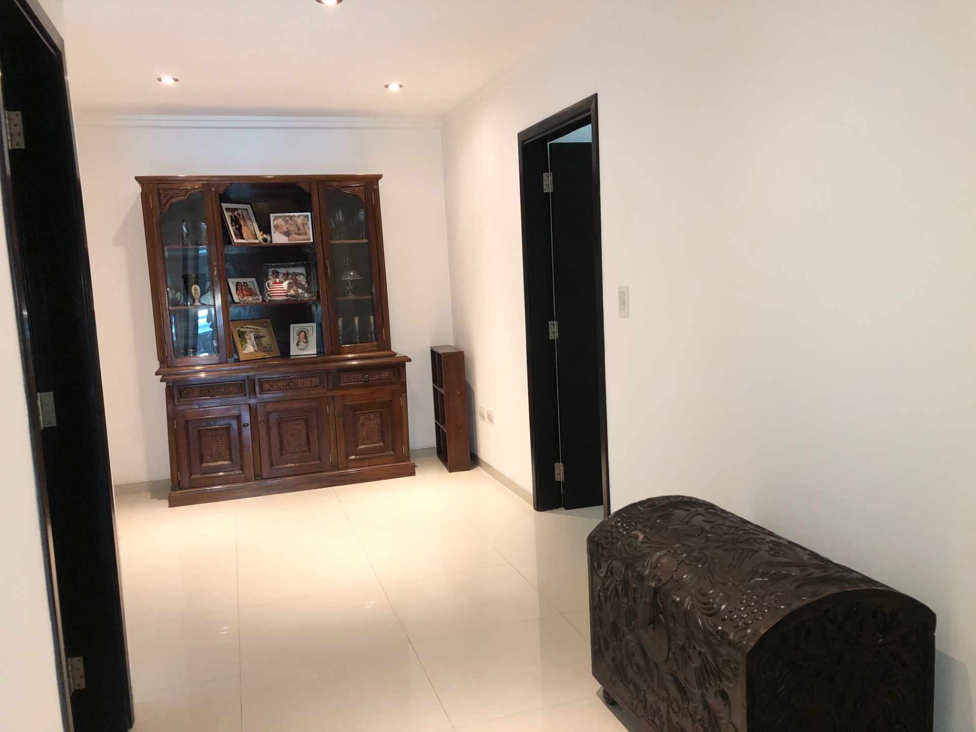 Departamento en VentaAv. Velarde (zona plaza blacut) 3 dormitorios 3 baños 1 parqueos Foto 9