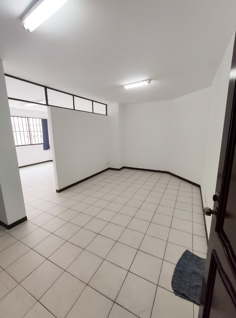 Oficina en Los Pinos en La Paz 1 dormitorios 1 baños  Foto 1