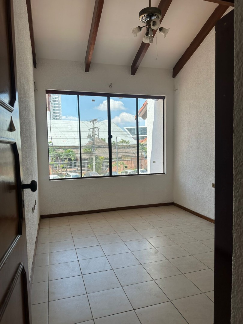 Casa SIRARI SOBRE EL 3er anillo 
CASA EN ALQUILER PARA OFICINA 
 Foto 5