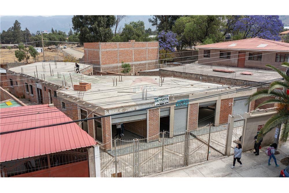 Casa en Tiquipaya en Cochabamba 4 dormitorios 2 baños 3 parqueos Foto 1