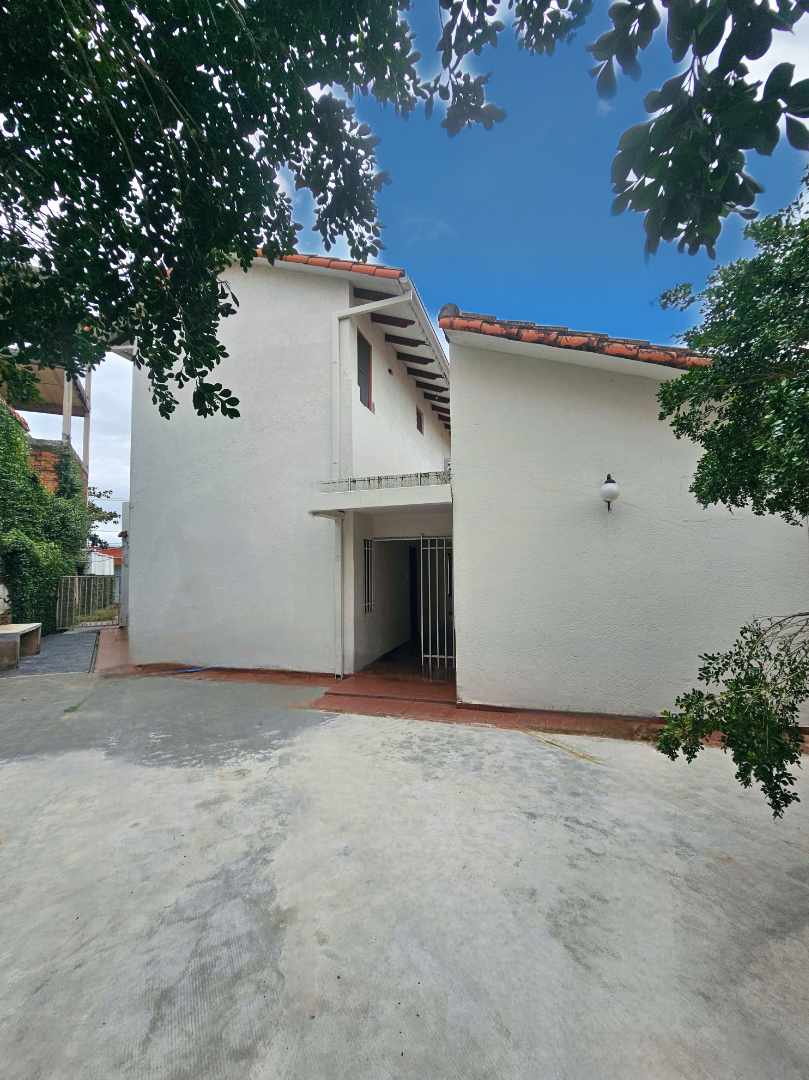 Casa Av. IBERICA - Barrio LAS PALMAS  Foto 7