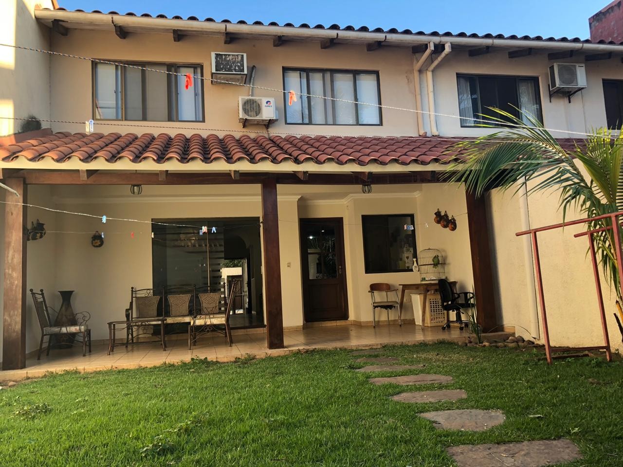 Casa en Entre 4to y 5to anillo Norte en Santa Cruz de la Sierra 3 dormitorios 3 baños 2 parqueos Foto 1
