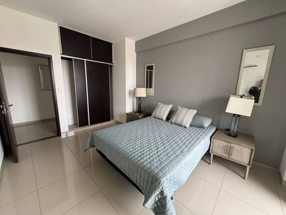 Departamento en Entre 3er y 4to anillo Oeste en Santa Cruz de la Sierra 3 dormitorios 2 baños  Foto 6