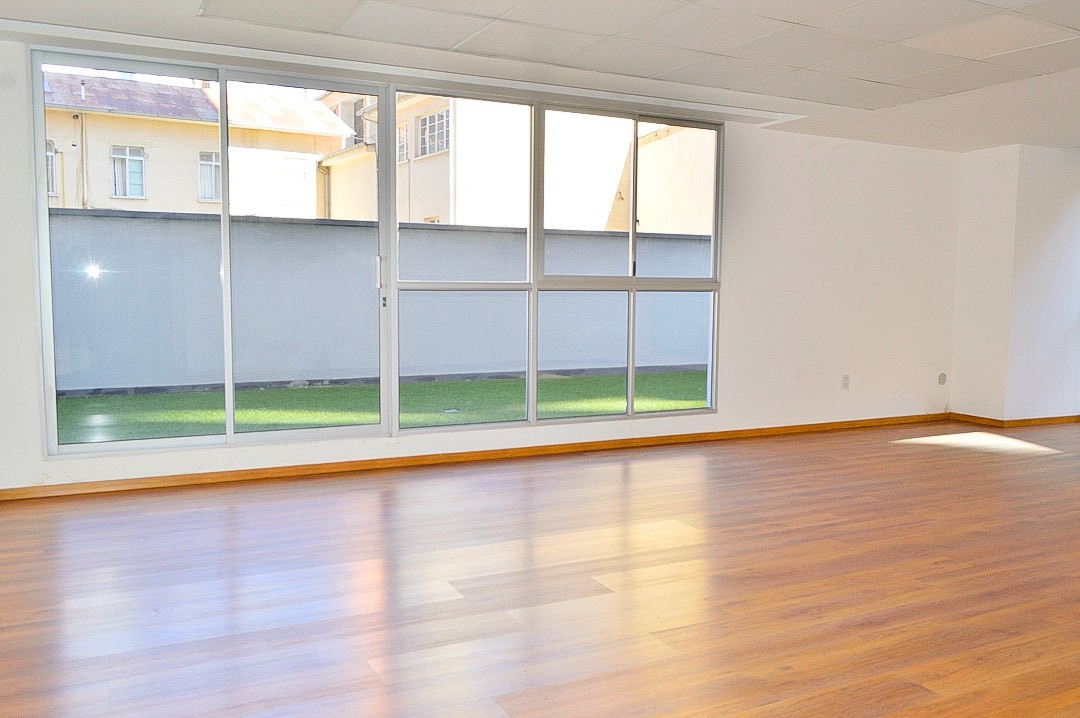 Oficina en Venta<b>OFICINA NUEVA DE 156 M2. EN VENTA EN LA AVENIDA 6 DE AGOSTO</b>  Foto 5