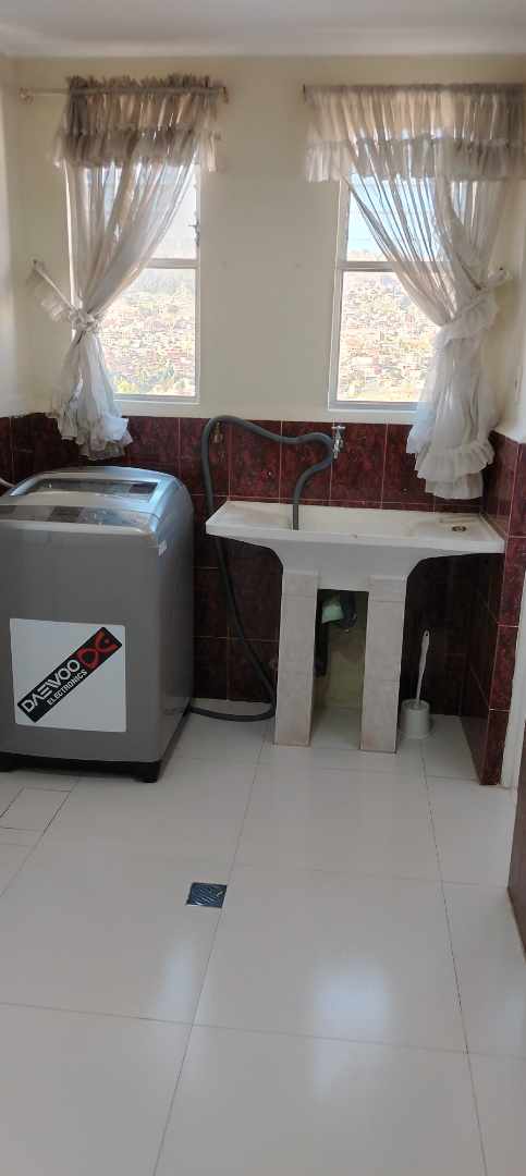 Departamento en AlquilerBAJO SOPOCACHI 3 dormitorios 3 baños 1 parqueos Foto 6