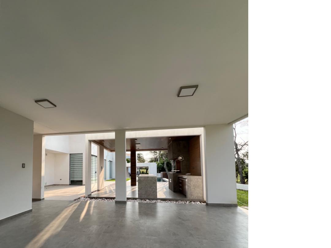 Casa en AlquilerCONDOMINIO EXCLUSIVO ZONA URUBO CERCA AL PUENTE 3 dormitorios 5 baños 4 parqueos Foto 15