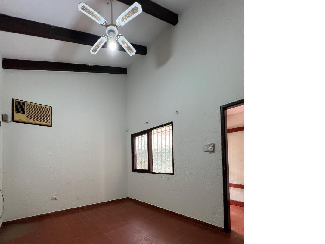 Casa en Entre 3er y 4to anillo Oeste en Santa Cruz de la Sierra 6 dormitorios 3 baños 4 parqueos Foto 9