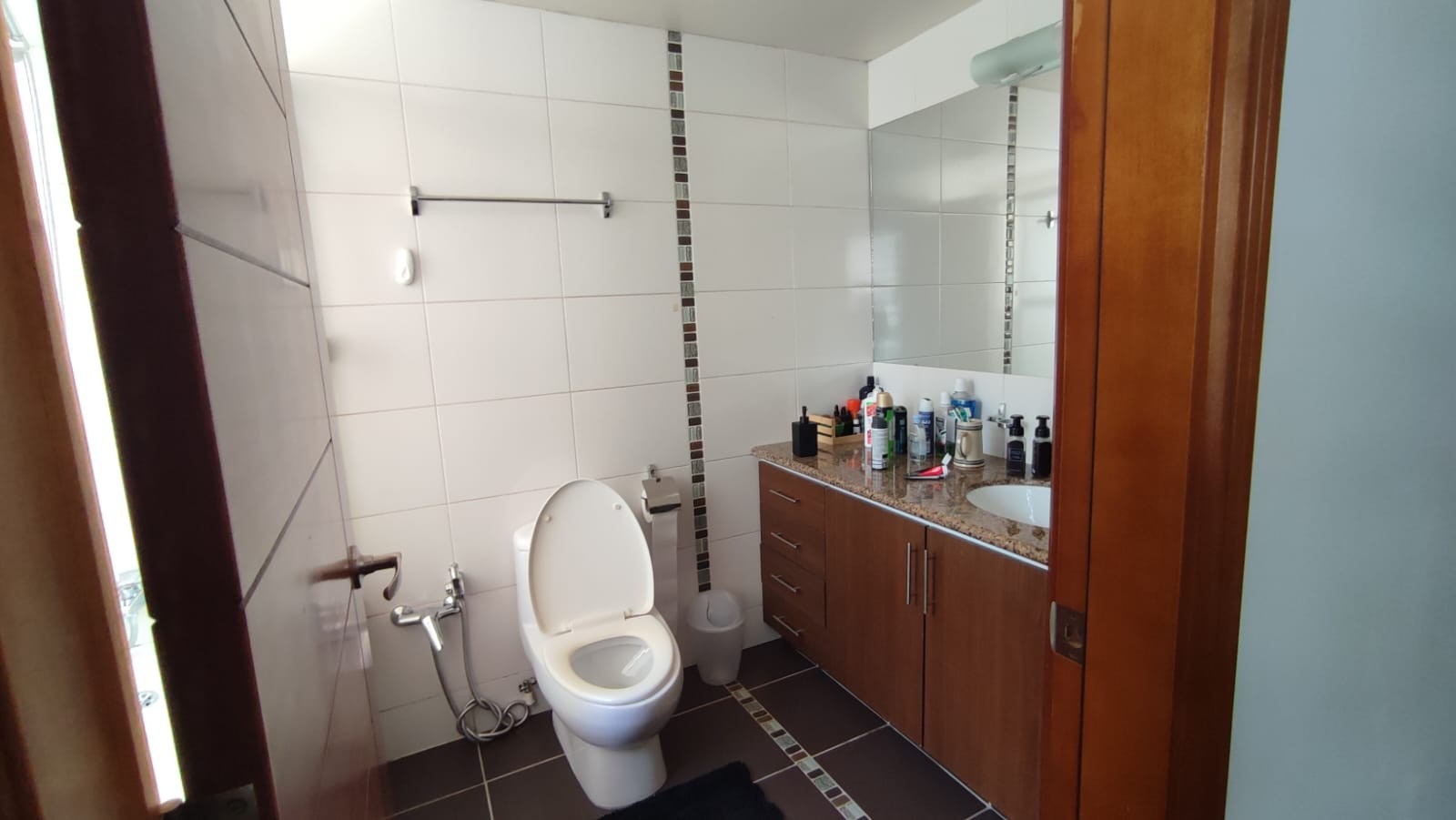 Departamento en VentaAV. COSTANERA 3 dormitorios 4 baños 1 parqueos Foto 5