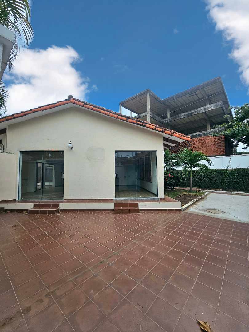 Casa en AlquilerAv. Ibérica- Barrio las LAS PALMAS  5 dormitorios 4 baños 3 parqueos Foto 10