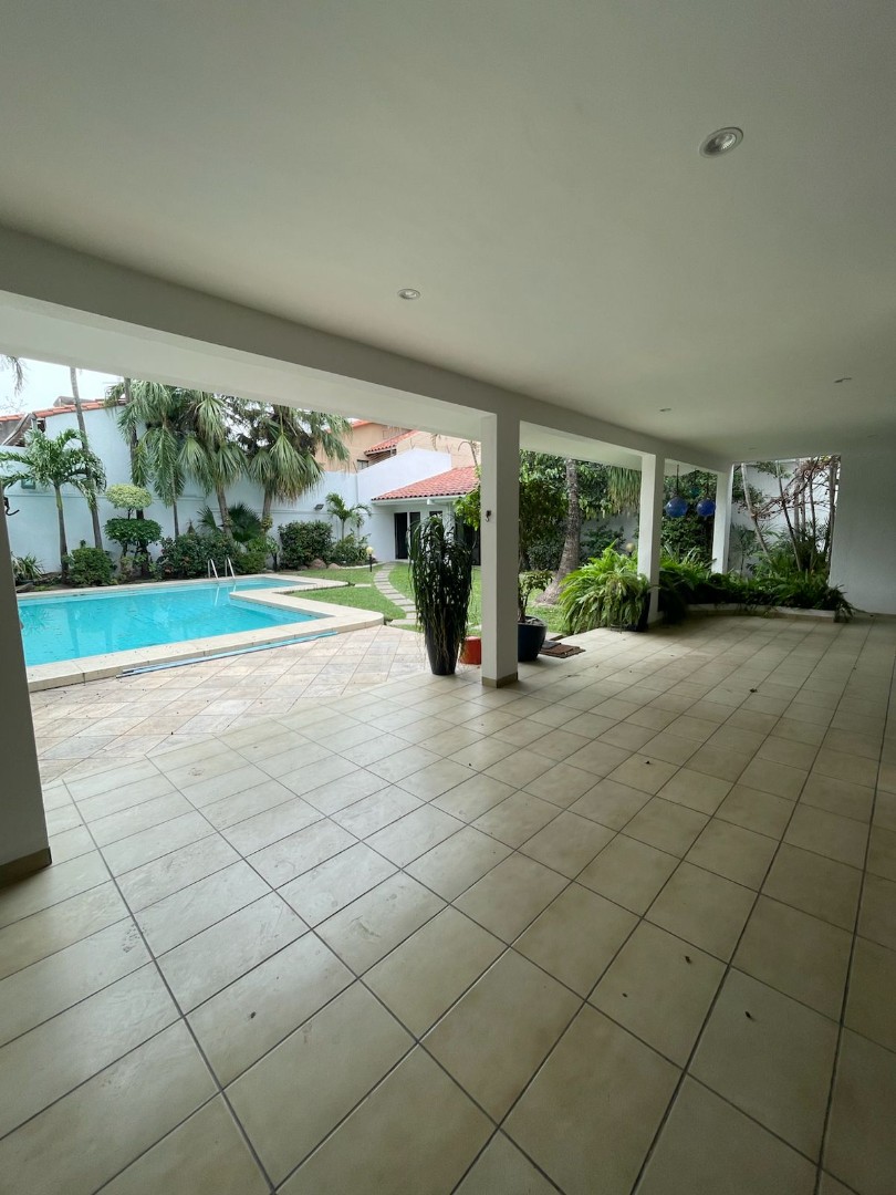 Casa en AlquilerAv. Alemana y 3er. Anillo Externo, Zona Norte Foto 4