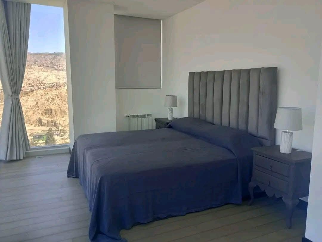 Departamento en AlquilerHermoso departamento de Lujo  en Alquiler en Calacoto Foto 9