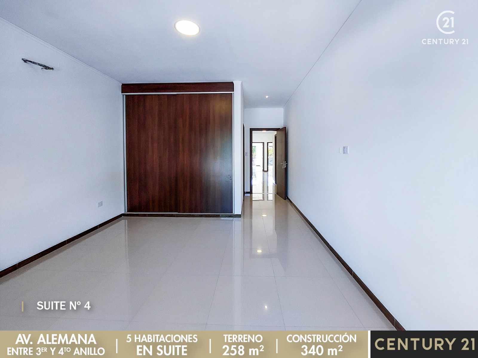 Casa en Entre 3er y 4to anillo Norte en Santa Cruz de la Sierra 5 dormitorios 4 baños 2 parqueos Foto 9