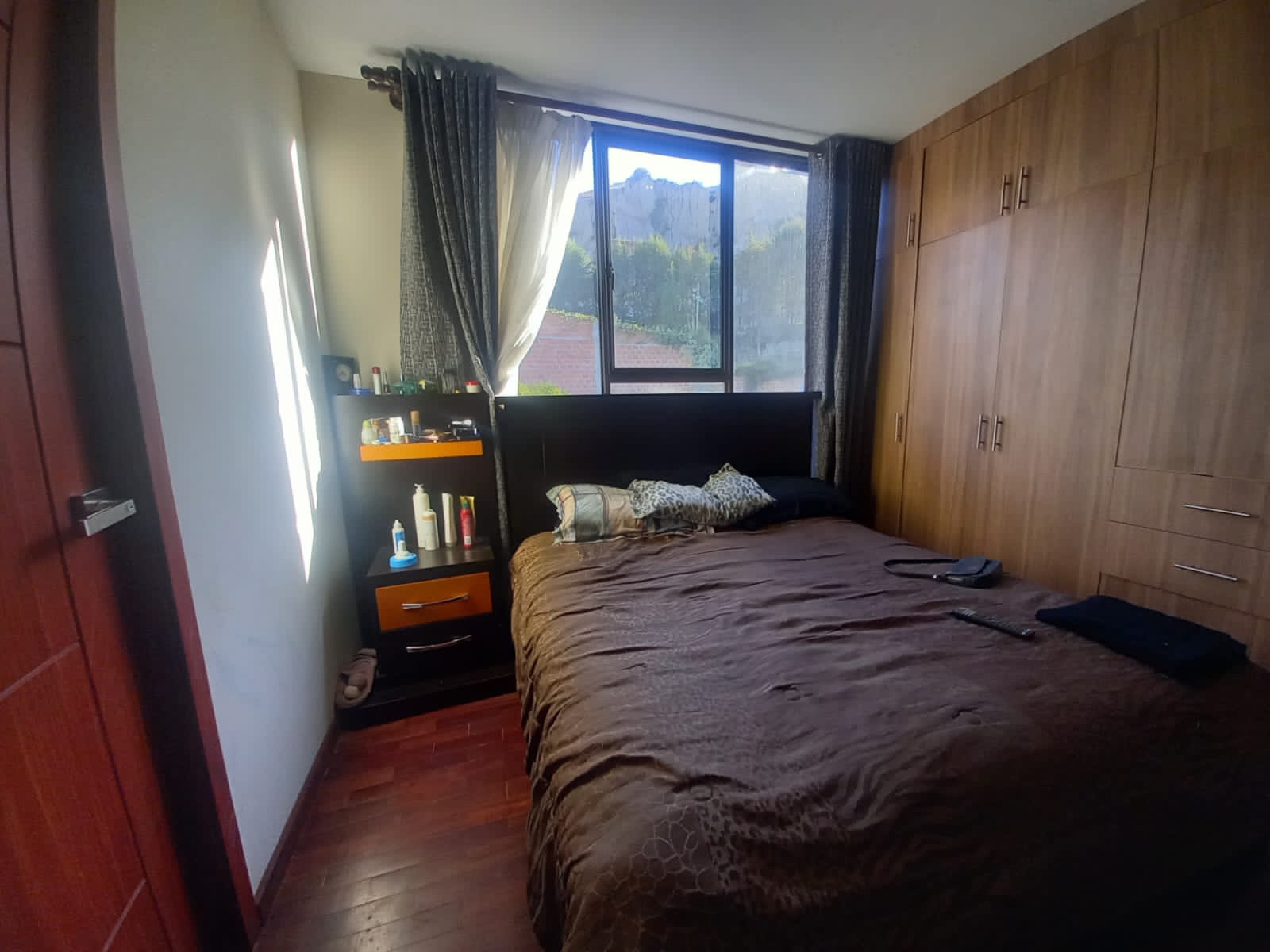 Departamento en VentaDEPARTAMENTO EN VENTA!! Obrajes avenida costanera a una cuadra del cementerio jardín  2 dormitorios 2 baños 1 parqueos Foto 10