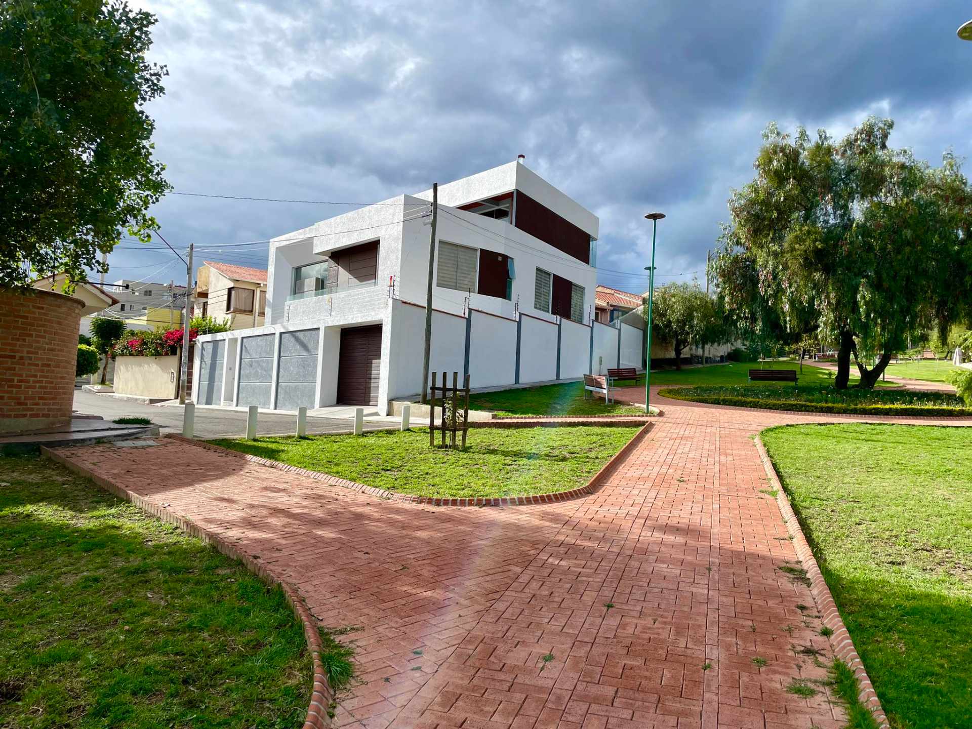 Casa Calle Begonia entre Av. Pando y Trinitaria Foto 1