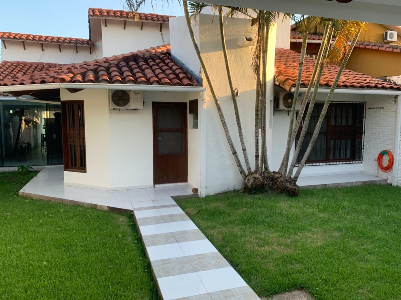 Casa en Entre 2do y 3er anillo Este en Santa Cruz de la Sierra 4 dormitorios 4 baños 3 parqueos Foto 19