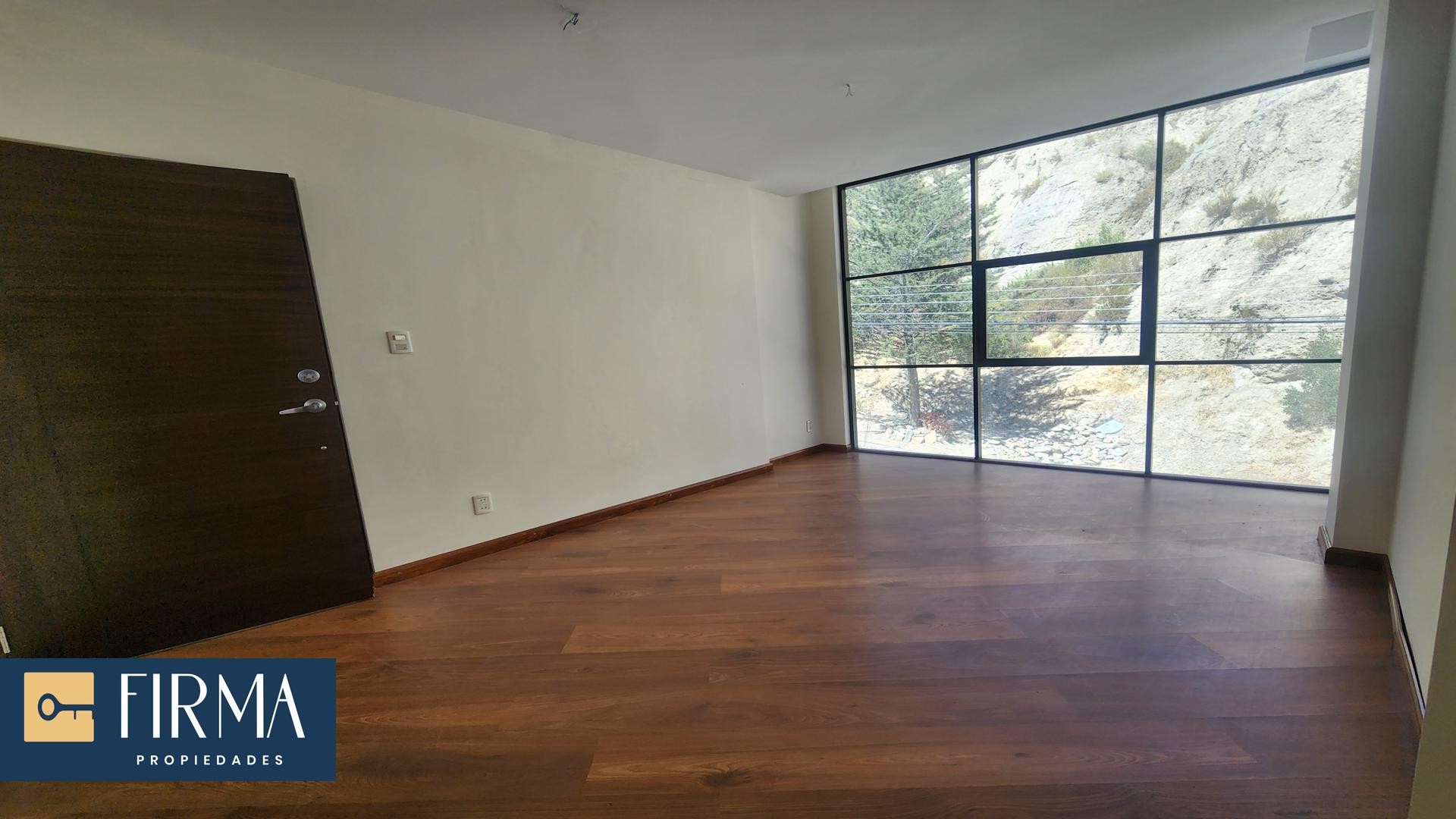 Departamento en VentaDEPARTAMENTO EN VENTA CON BALCON EN URBANIZACION PRIVADA FRANCIA, ACHUMANI Foto 3
