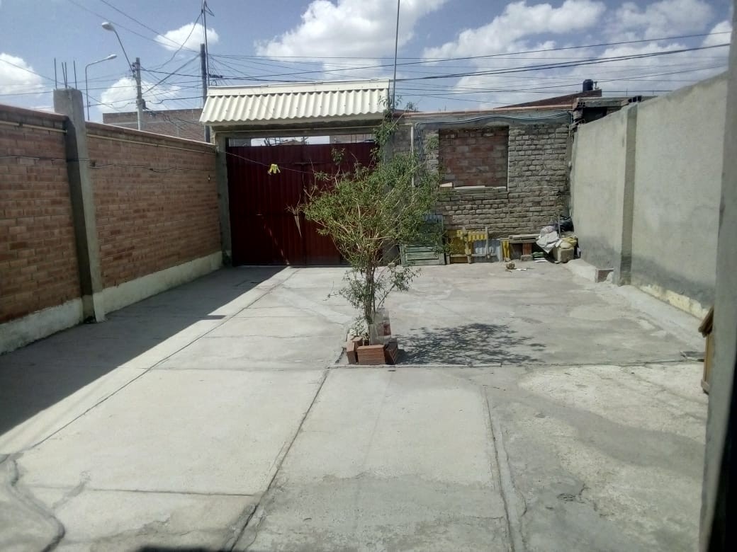 Casa en VentaBuena ubicación, Cerca a Ex Terminal, a Barrio Jardín y a Aldeas Infantiles Sos. Entre Bacovic y Brasil calle g. Foto 8