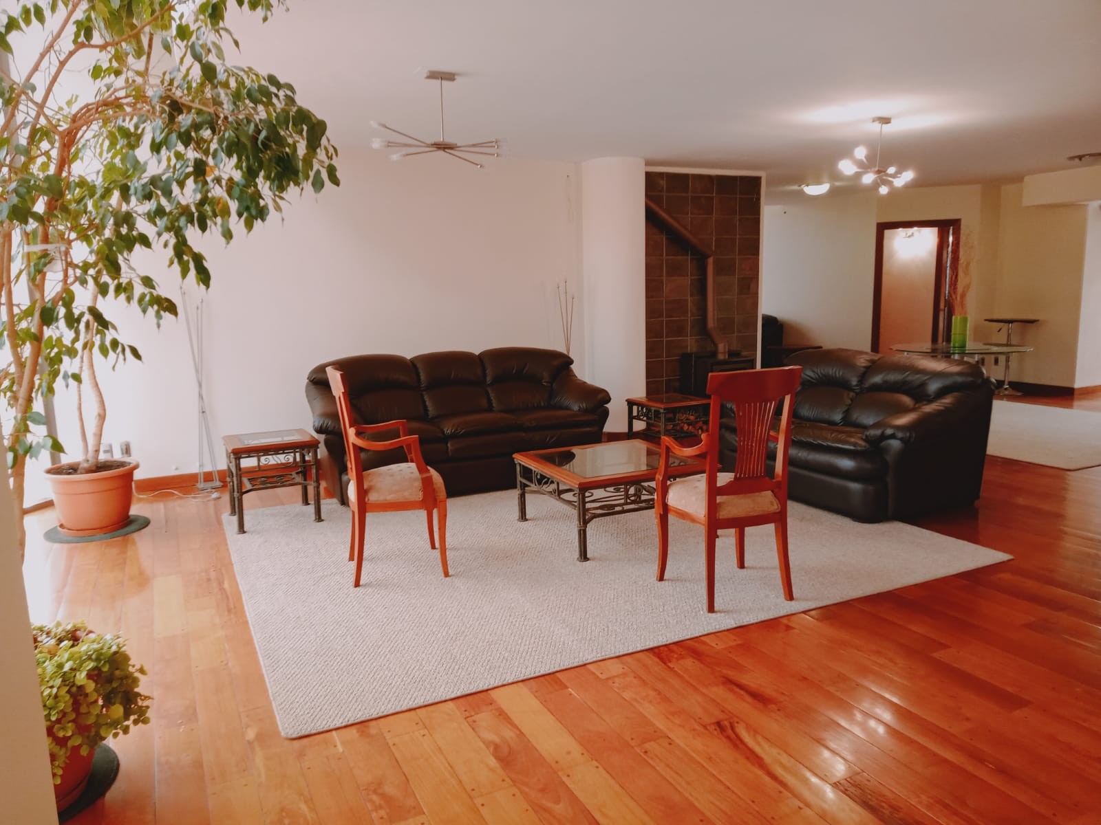 En Alquiler a $us 1,600 Foto 1